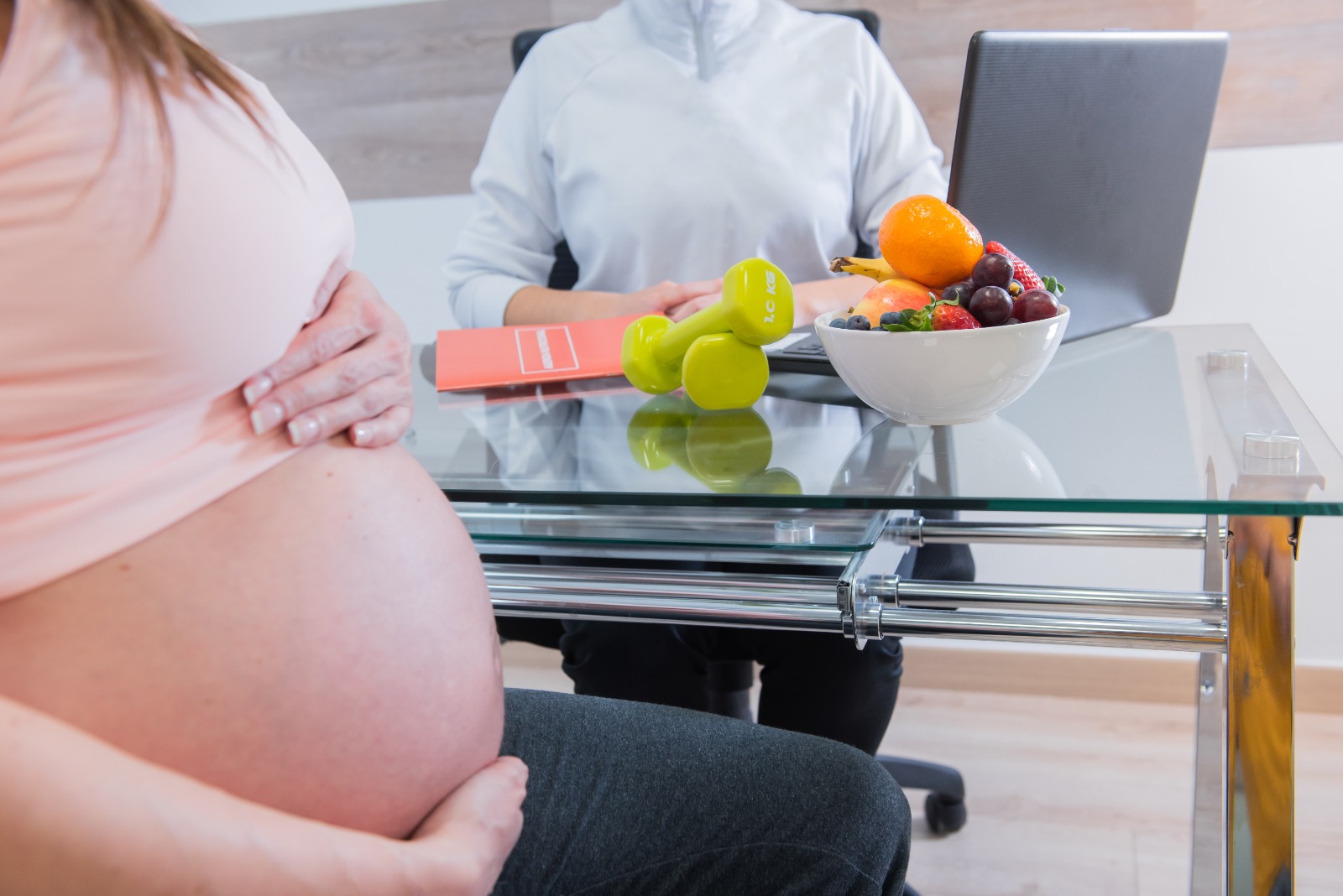 ¿Por qué es importante el seguimiento nutricional en el embarazo y lactancia?